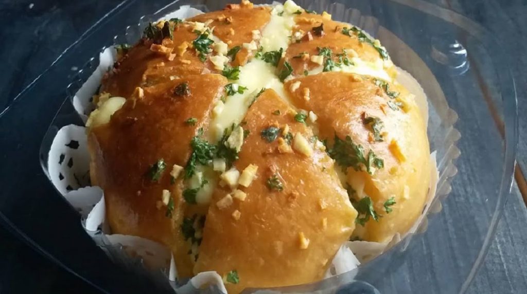 Cara Membuat Korean Cream Cheese Garlic Bread