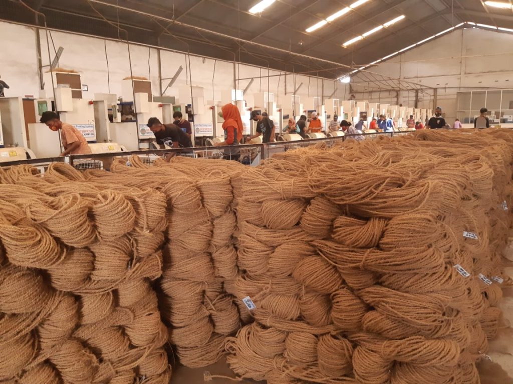 cara penyiapan sabut kelapa jadi material bangunan